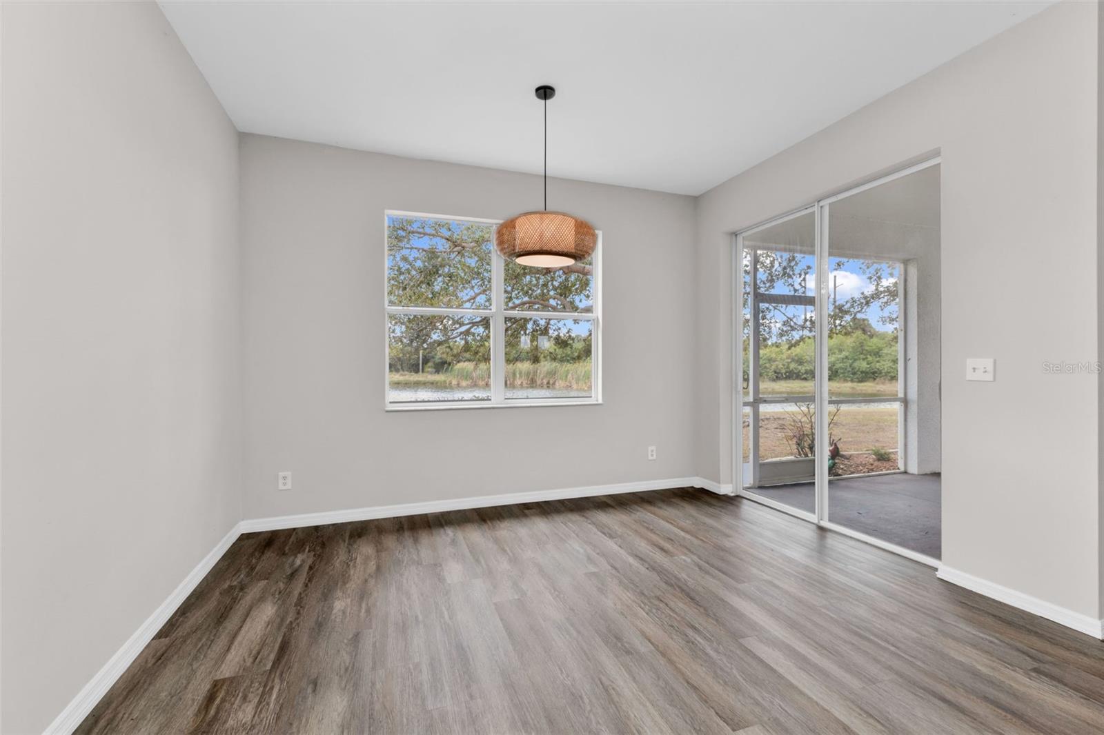 Image 21 of 42 For 12711 Pembroke Circle S