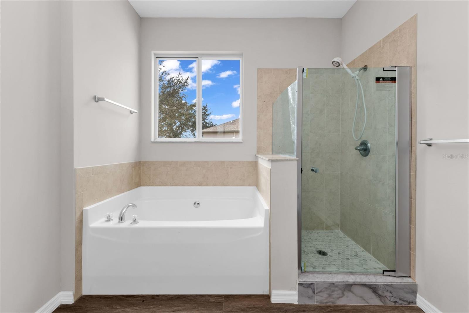 Image 28 of 42 For 12711 Pembroke Circle S