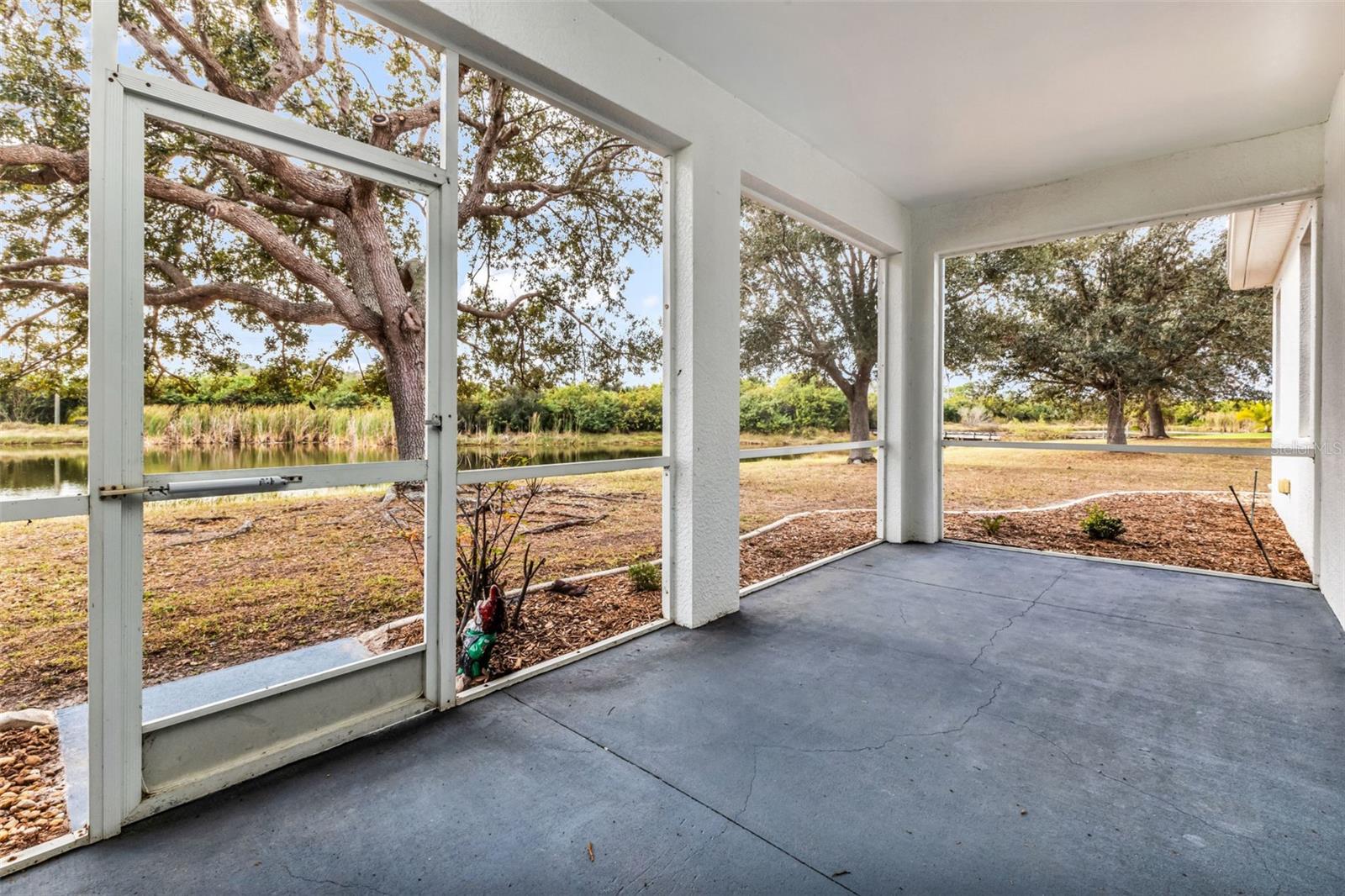 Image 32 of 42 For 12711 Pembroke Circle S