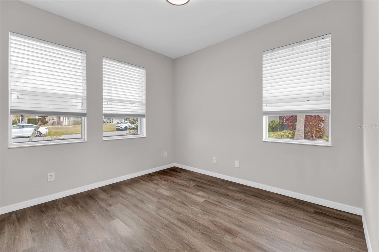 Image 9 of 42 For 12711 Pembroke Circle S