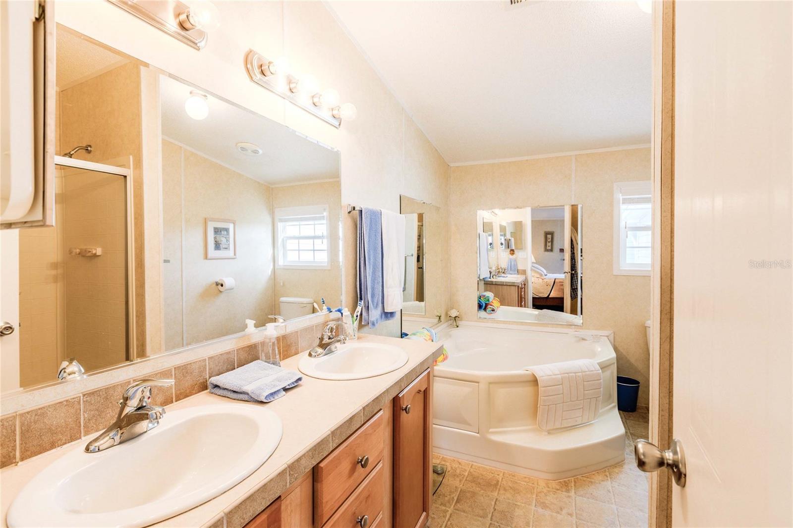 Image 12 of 75 For 2100 Kings Highway 1006