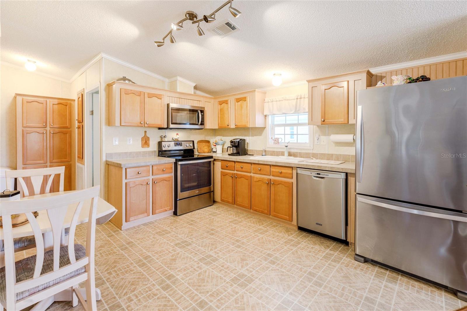 Image 8 of 75 For 2100 Kings Highway 1006