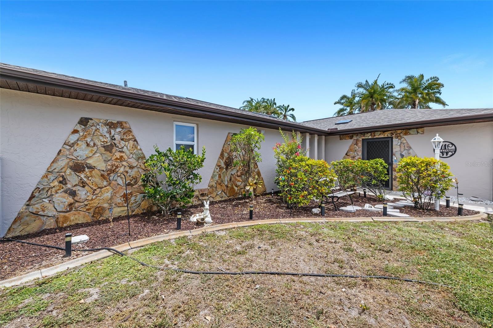 Image 6 of 37 For 2132 Abscott Street