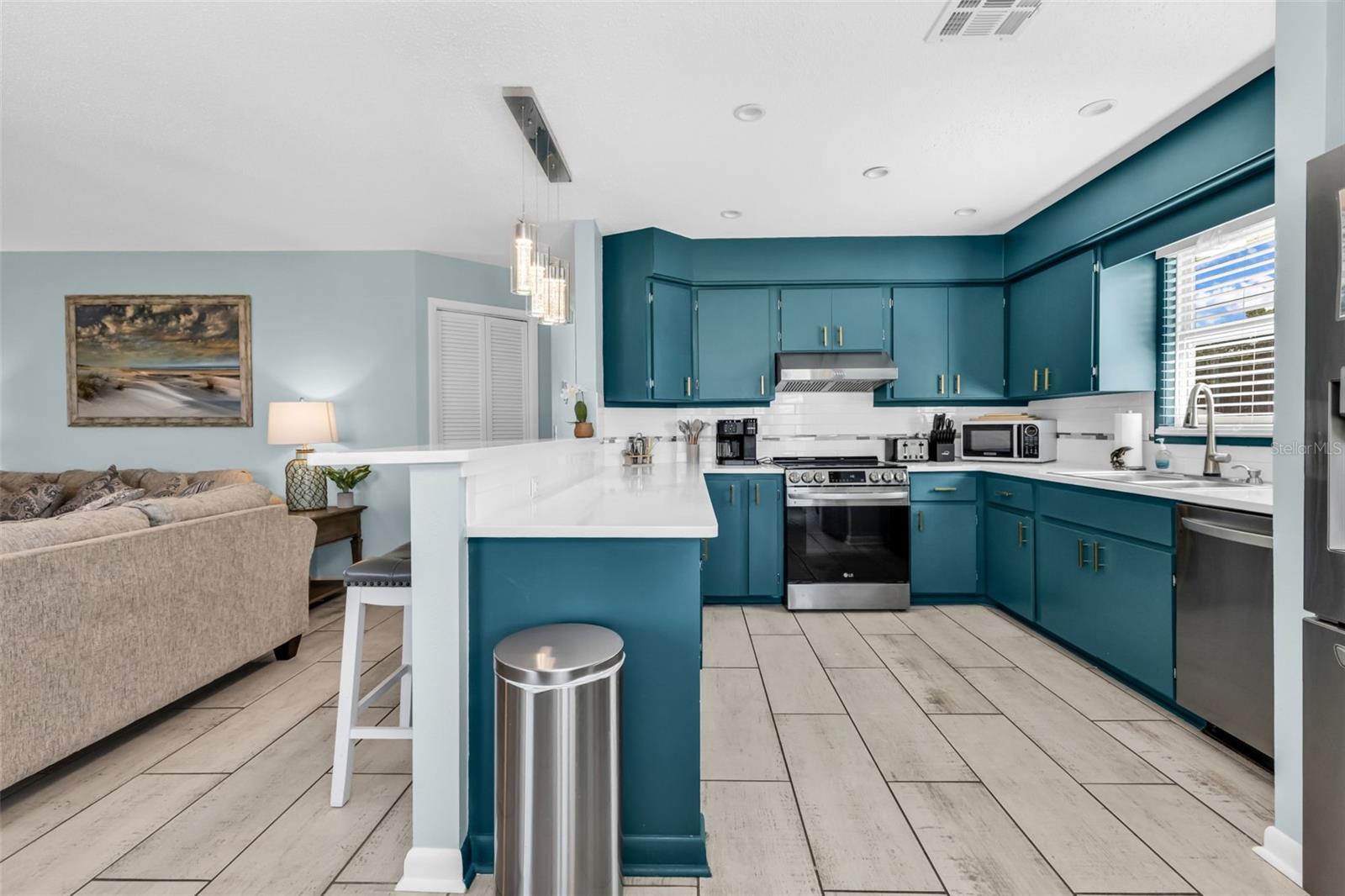 Image 18 of 86 For 312 Bayshore Road