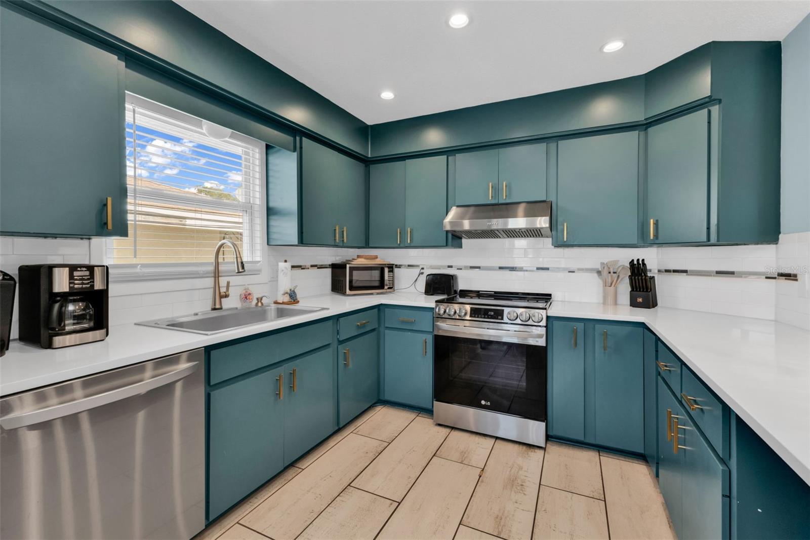 Image 47 of 86 For 312 Bayshore Road