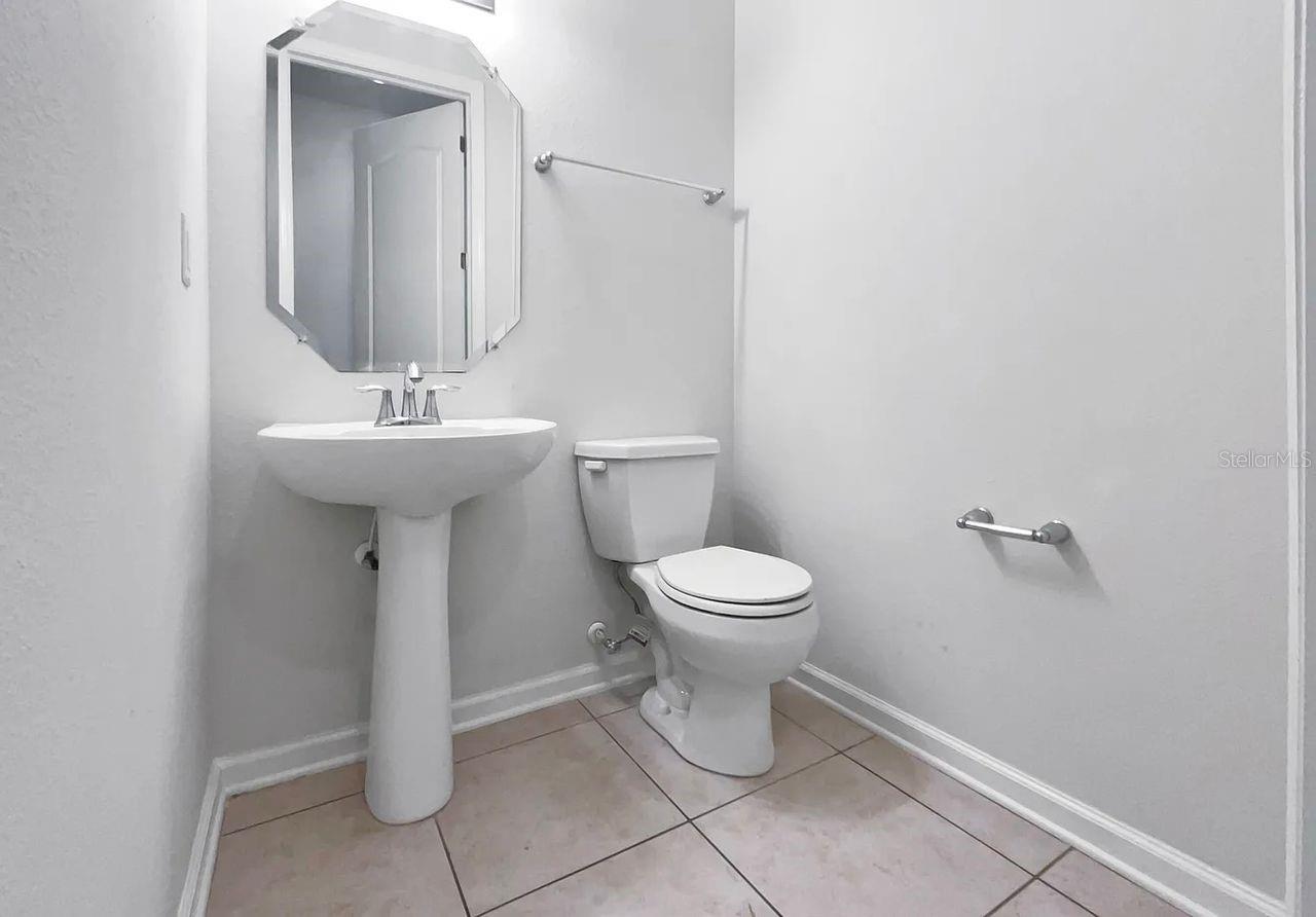 Image 11 of 17 For 15713 Lexington Park Blvd Boulevard