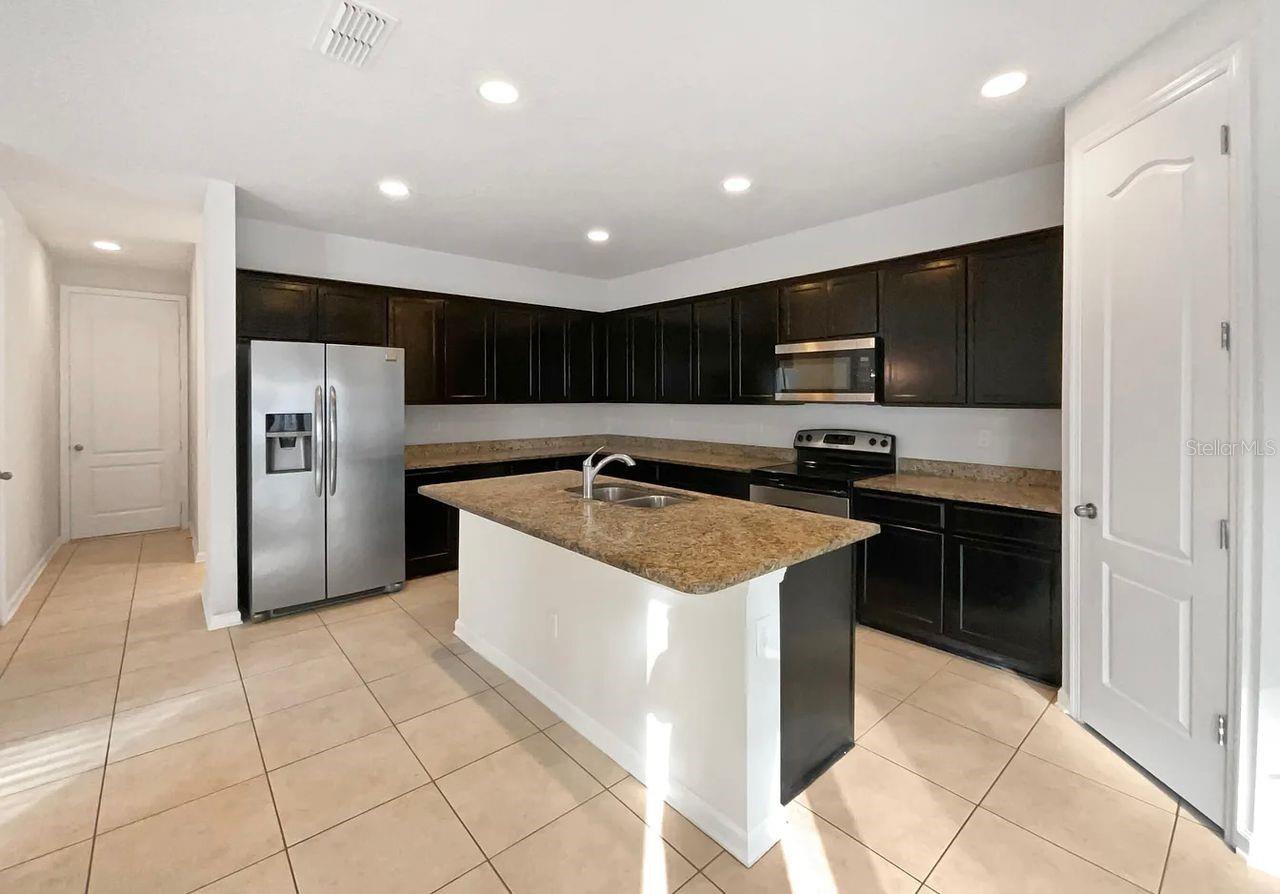 Image 3 of 17 For 15713 Lexington Park Blvd Boulevard