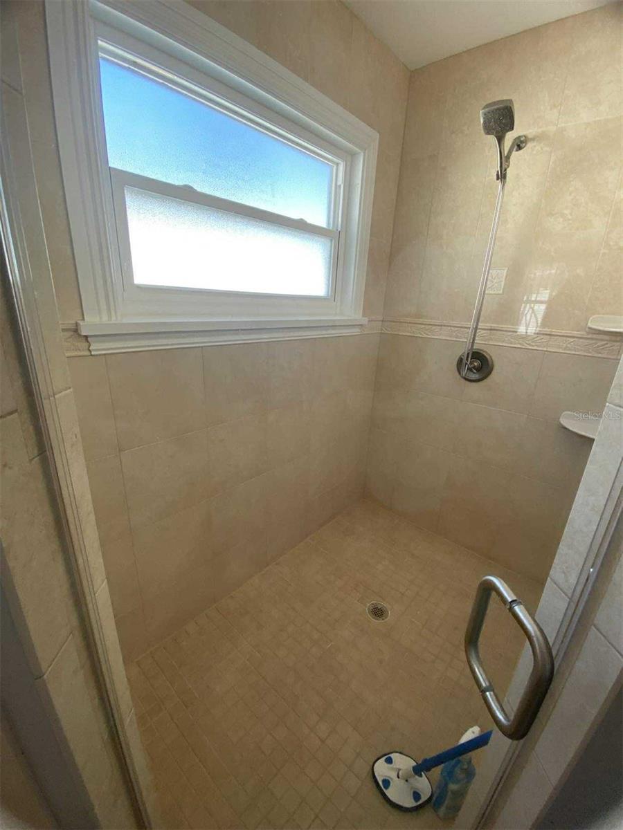 Image 26 of 47 For 7418 Tulip Tree