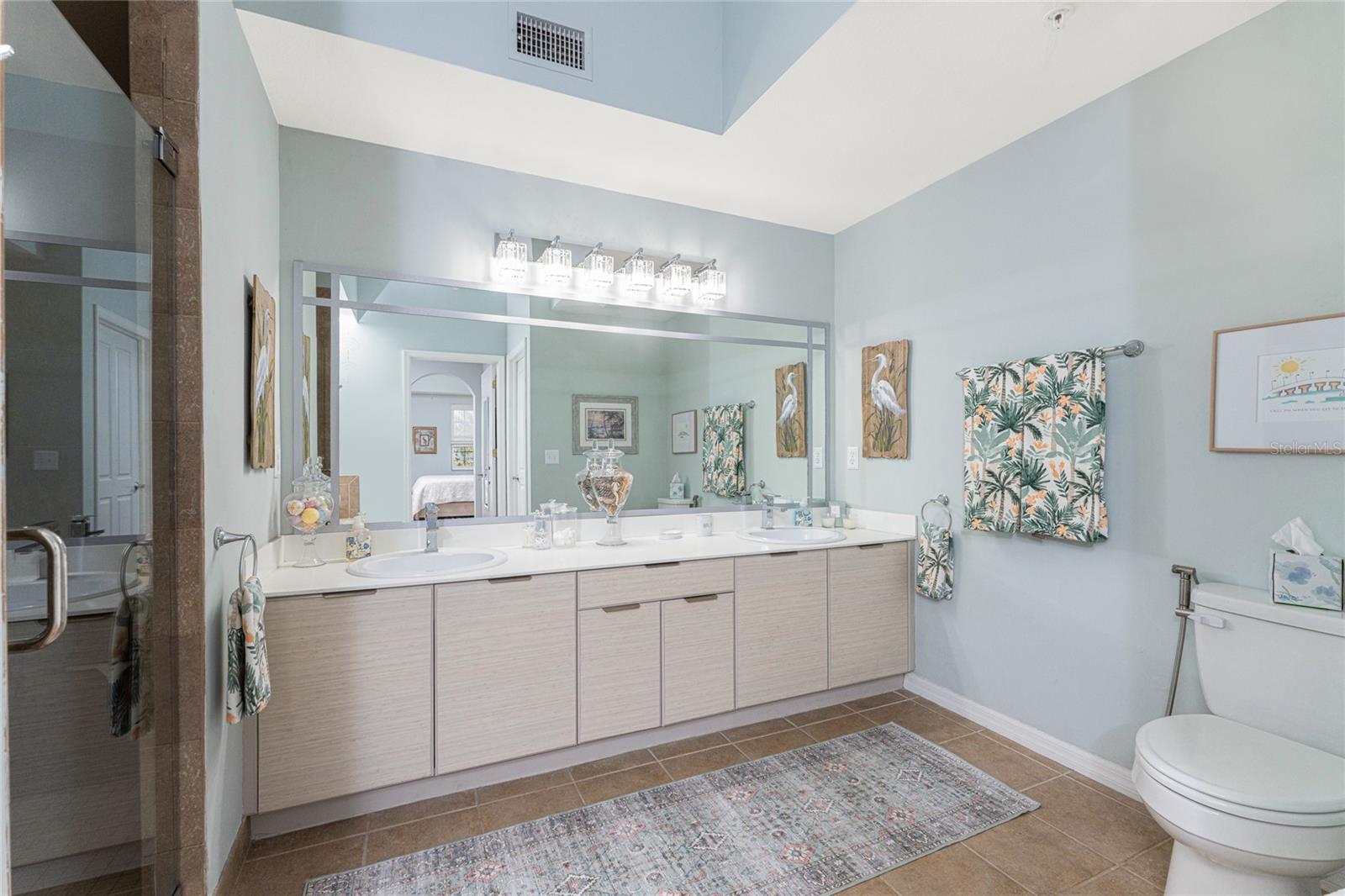 Image 16 of 37 For 5117 Melbourne Street B304