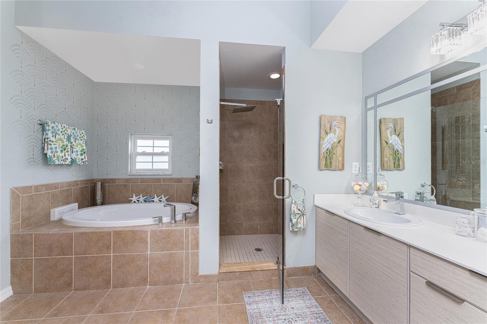 Image 17 of 37 For 5117 Melbourne Street B304