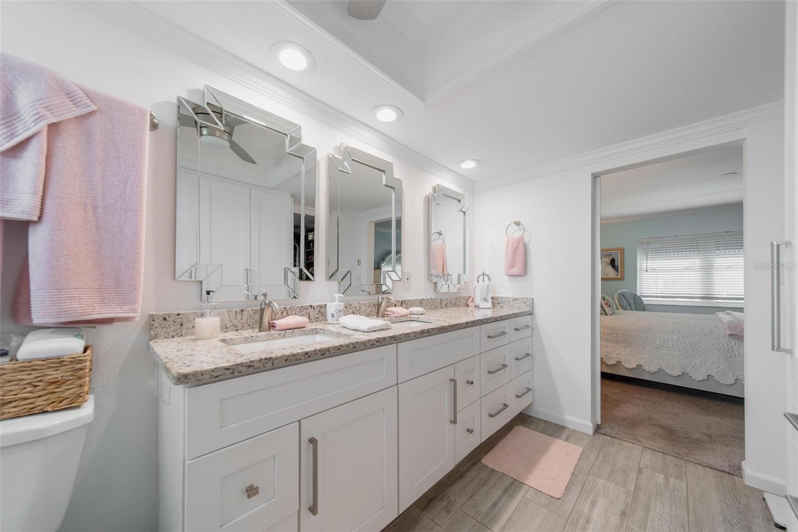 Image 20 of 39 For 5020 Brittany Drive S 324