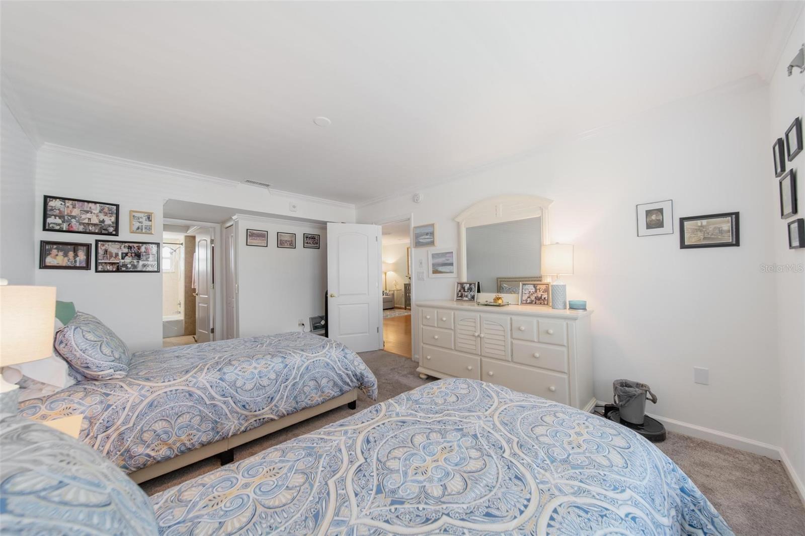 Image 24 of 39 For 5020 Brittany Drive S 324