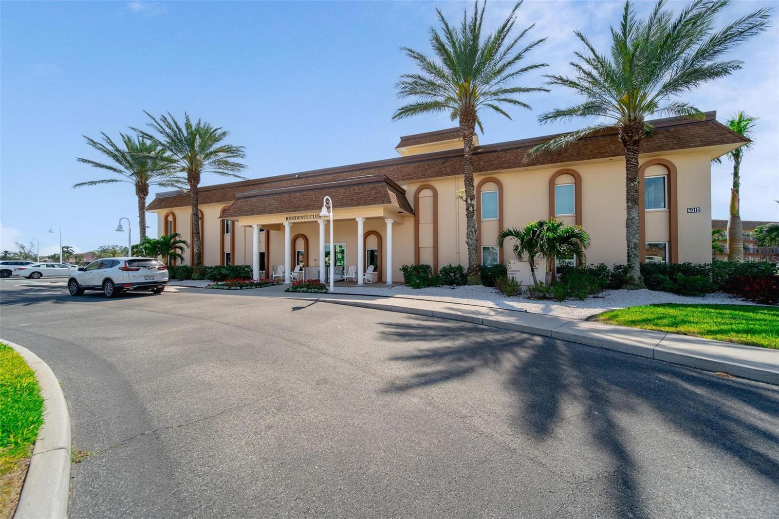 Image 33 of 39 For 5020 Brittany Drive S 324