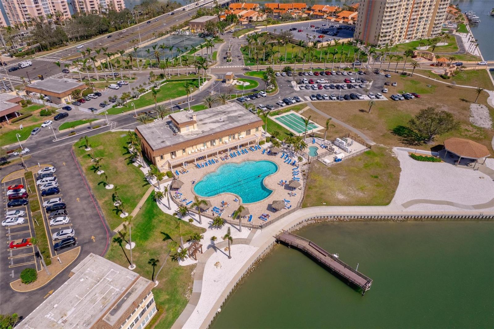 Image 36 of 39 For 5020 Brittany Drive S 324