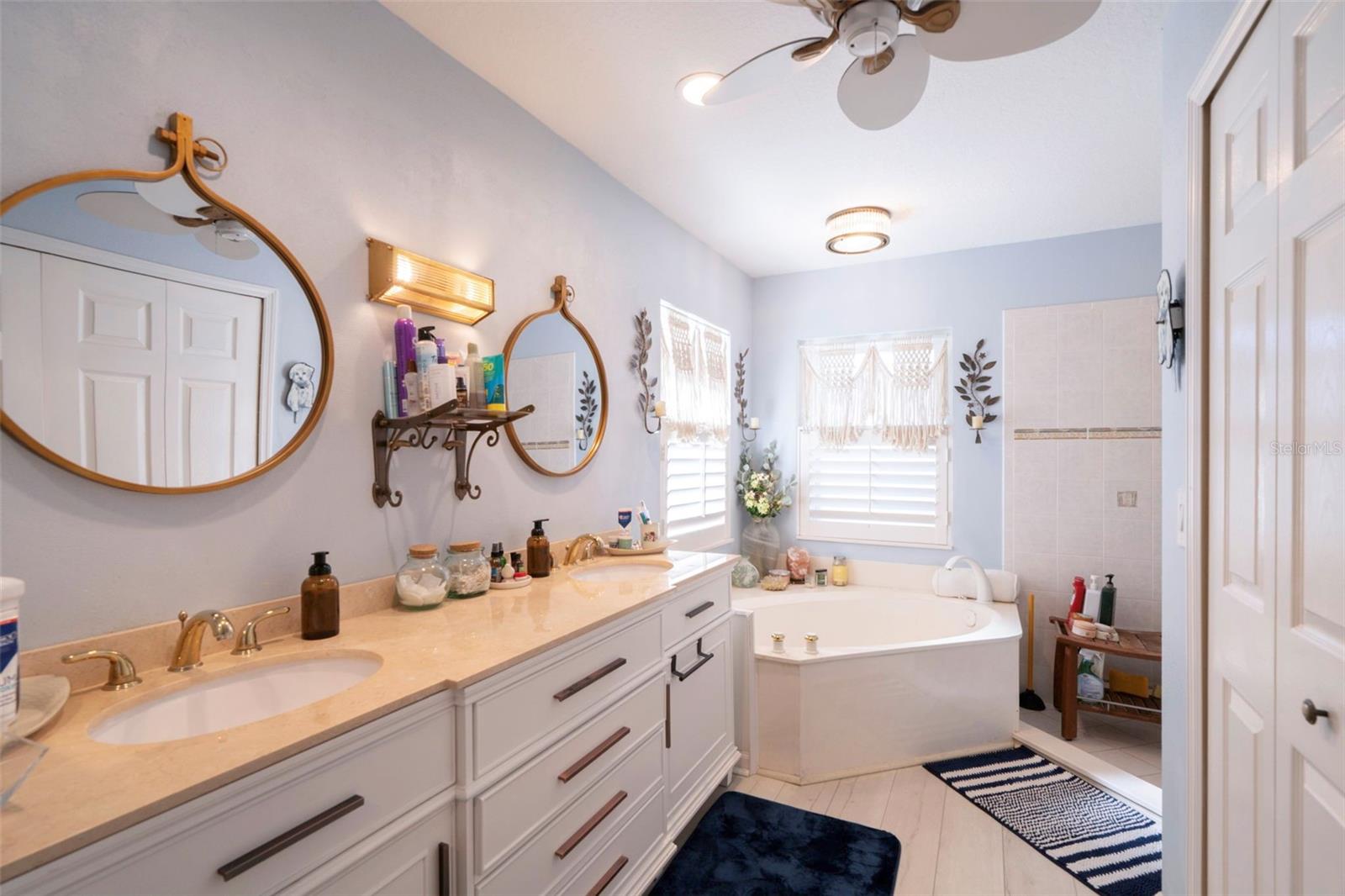 Image 19 of 50 For 4115 Cape Cole Boulevard