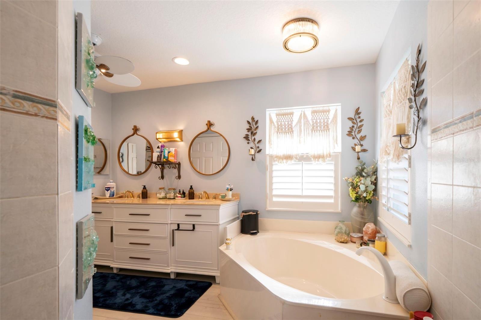 Image 21 of 50 For 4115 Cape Cole Boulevard