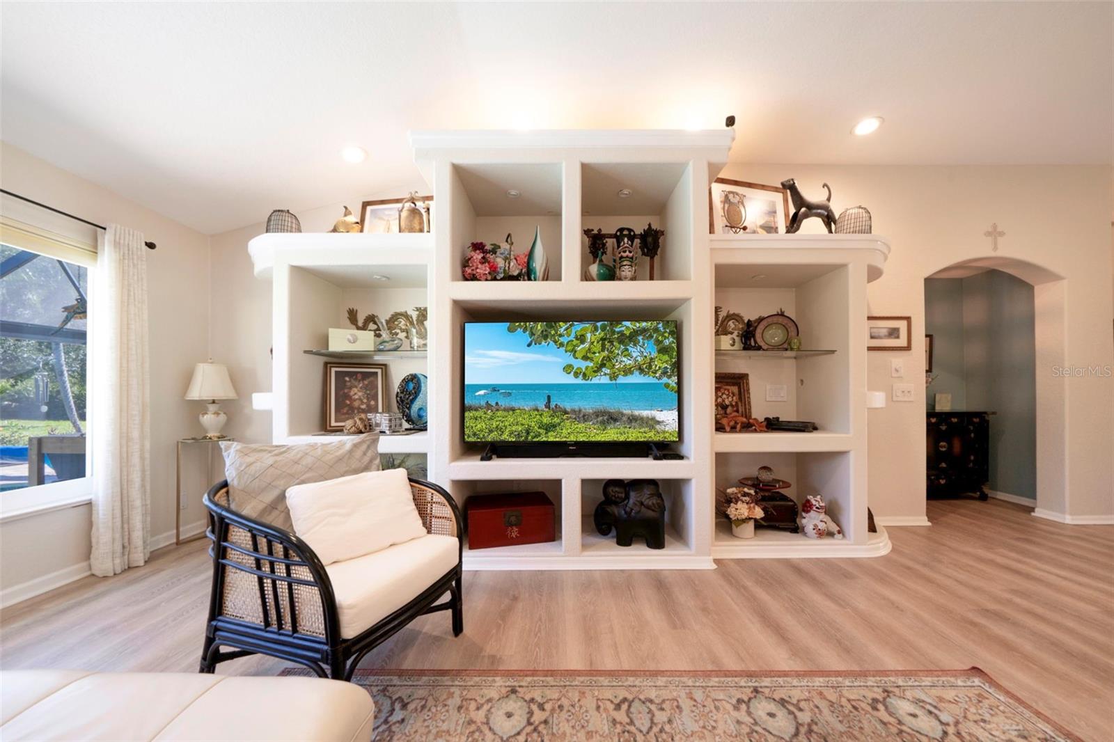 Image 8 of 50 For 4115 Cape Cole Boulevard