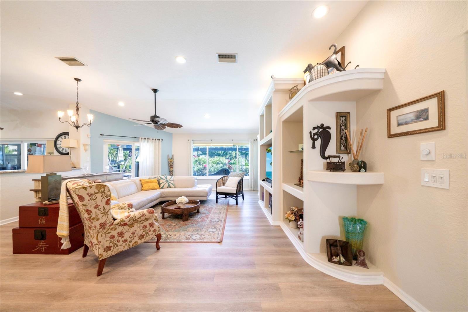 Image 9 of 50 For 4115 Cape Cole Boulevard