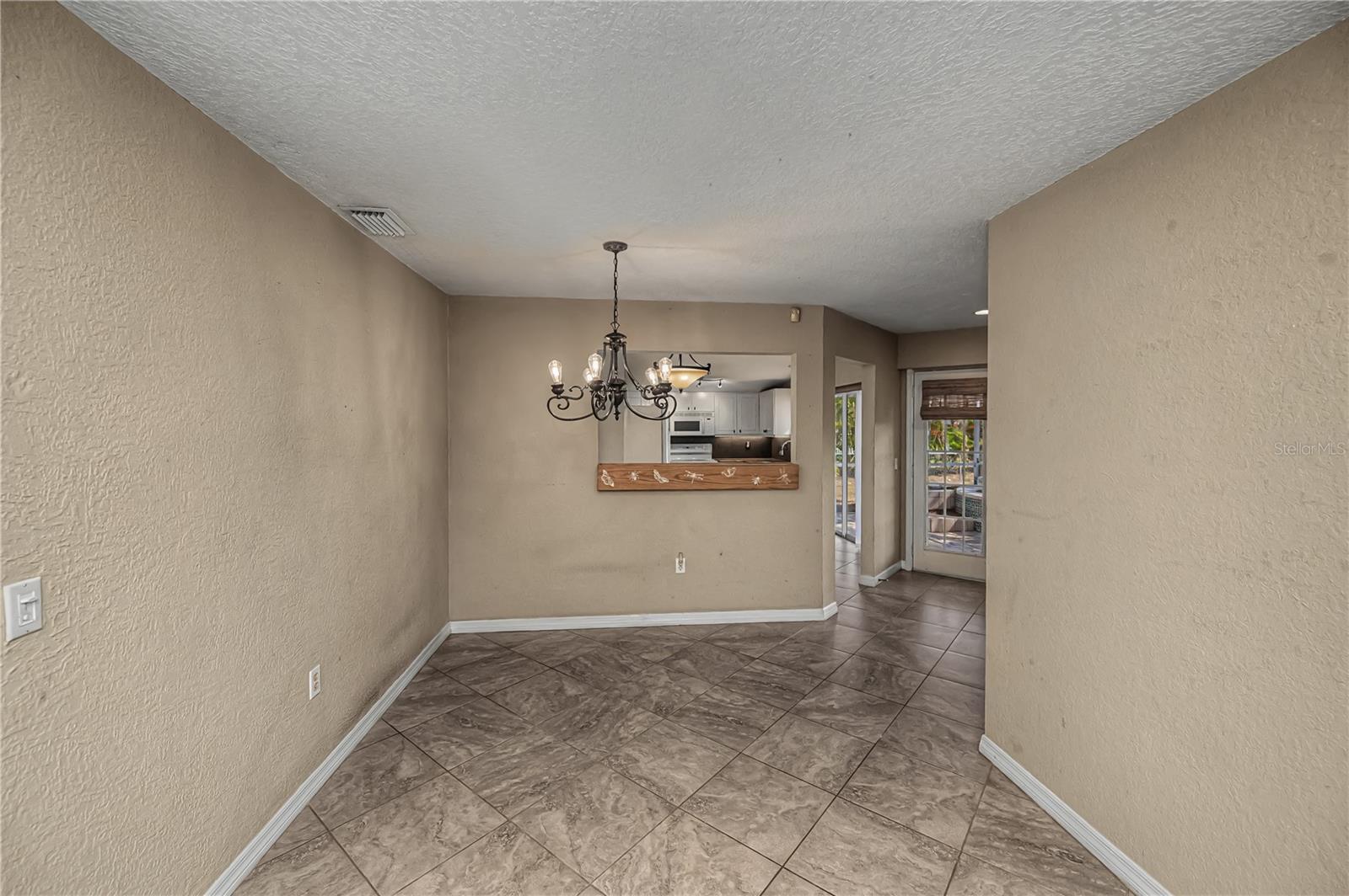 Image 21 of 81 For 209 Springview Circle Nw