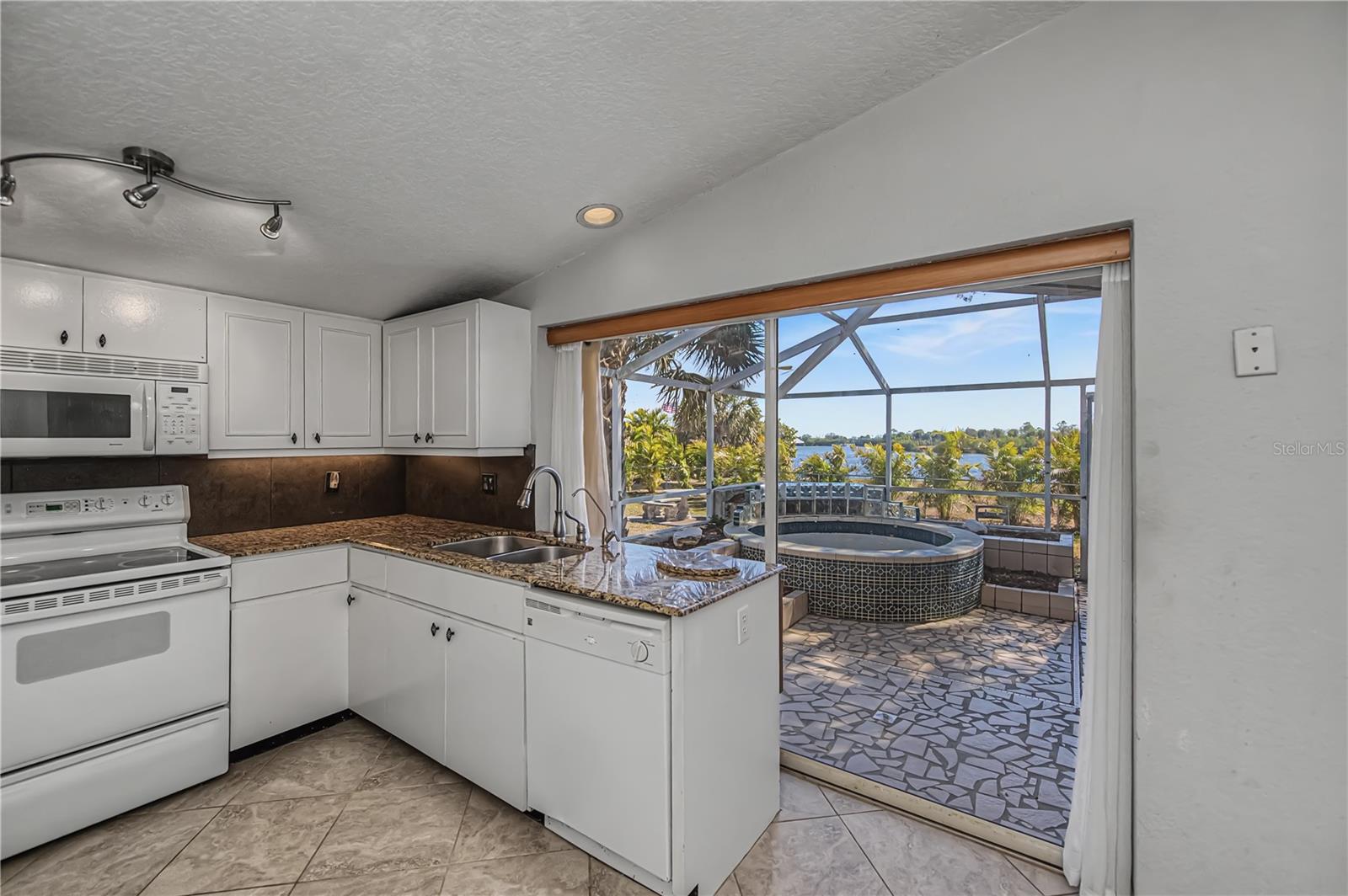 Image 22 of 81 For 209 Springview Circle Nw