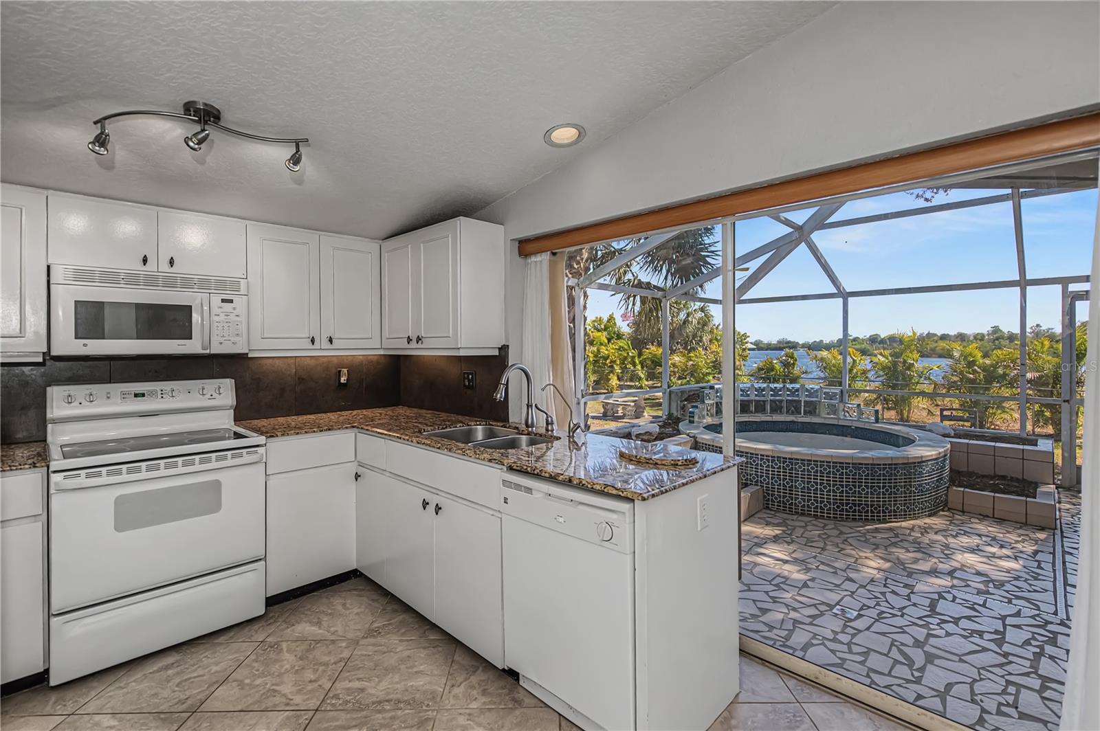 Image 23 of 81 For 209 Springview Circle Nw