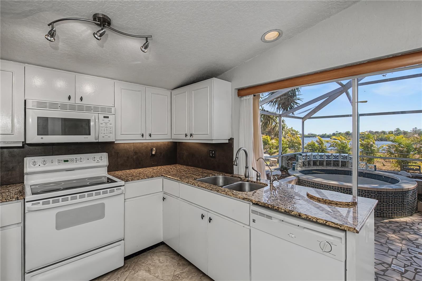 Image 26 of 81 For 209 Springview Circle Nw