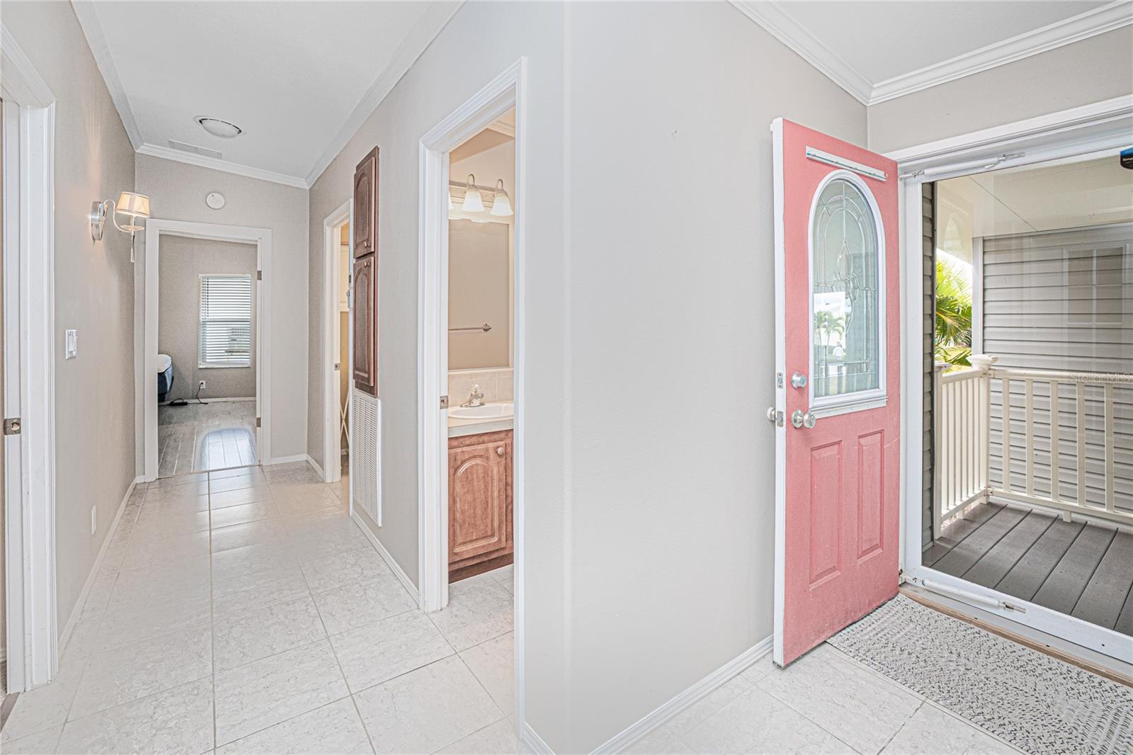 Image 14 of 41 For 14 Freeman Avenue