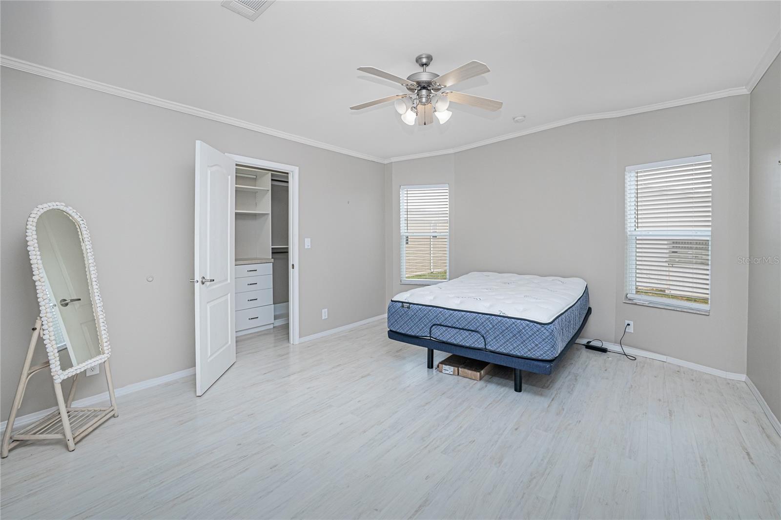 Image 19 of 41 For 14 Freeman Avenue