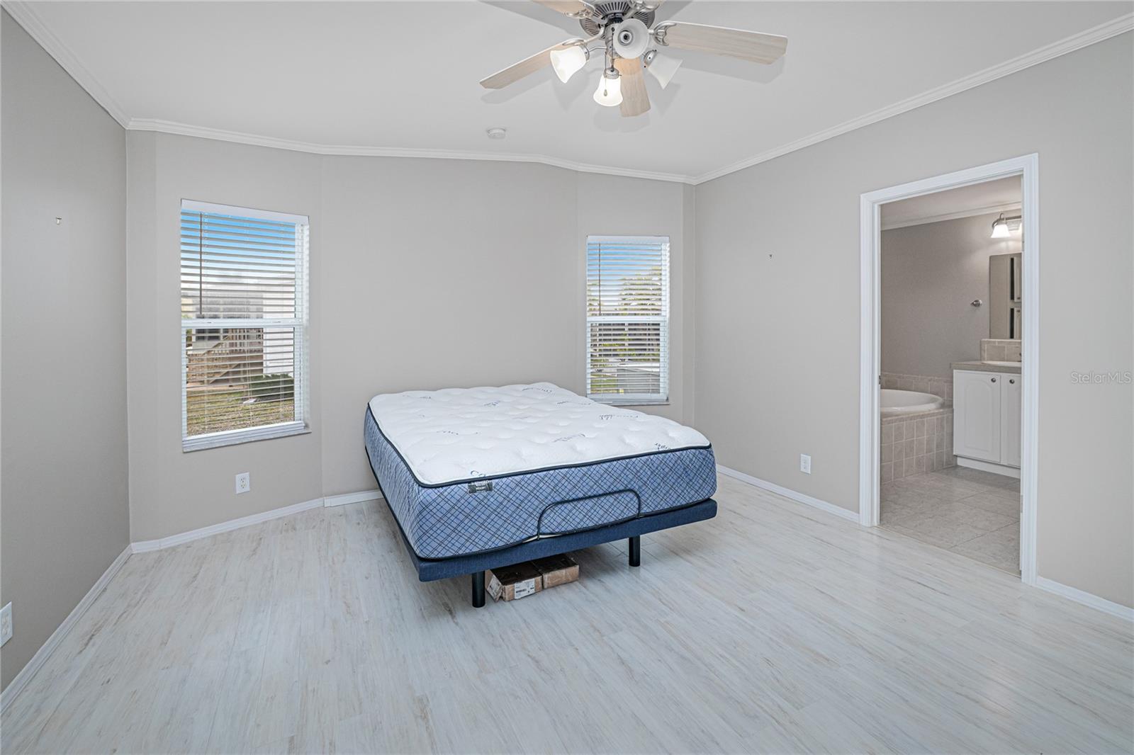 Image 20 of 41 For 14 Freeman Avenue