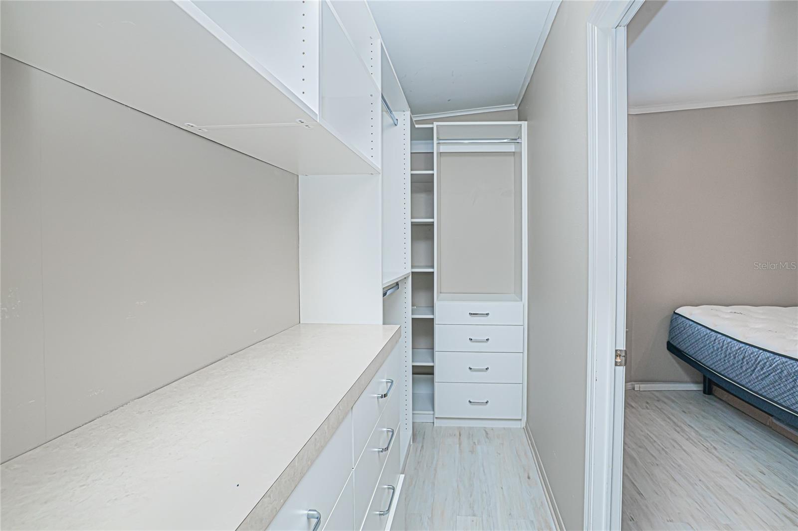 Image 23 of 41 For 14 Freeman Avenue