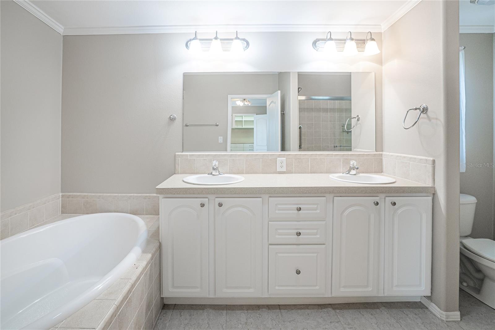 Image 24 of 41 For 14 Freeman Avenue