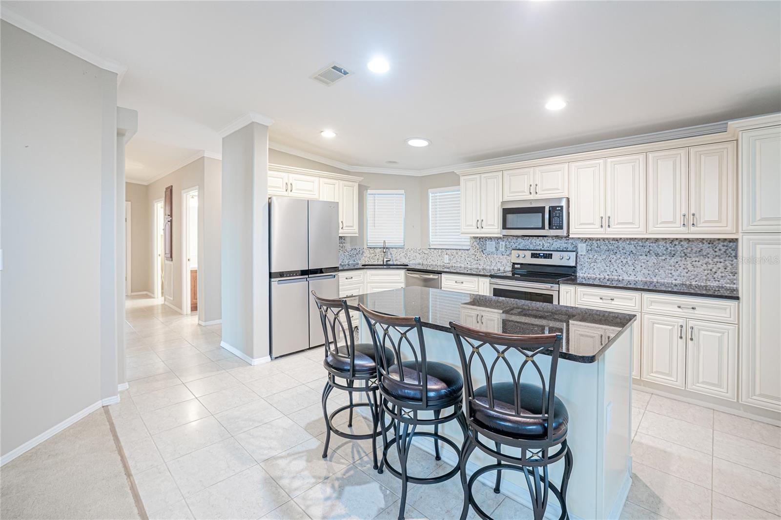 Image 3 of 41 For 14 Freeman Avenue