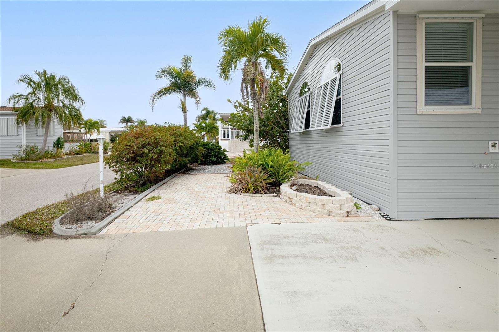 Image 38 of 41 For 14 Freeman Avenue