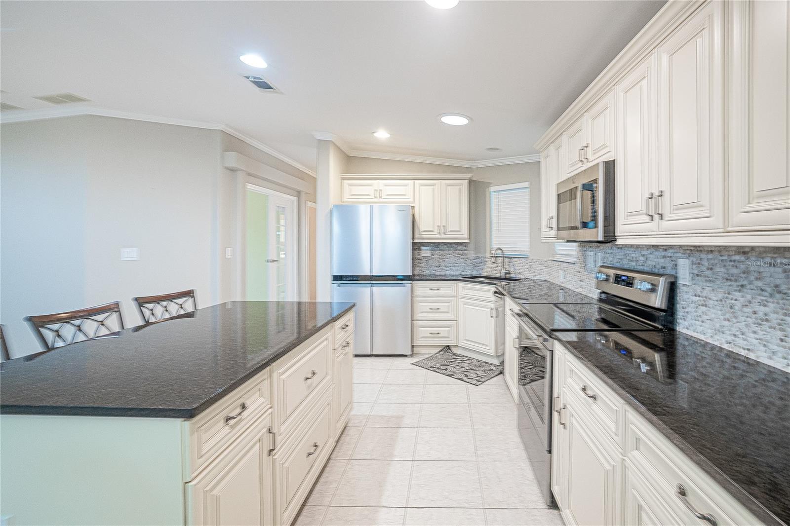 Image 5 of 41 For 14 Freeman Avenue