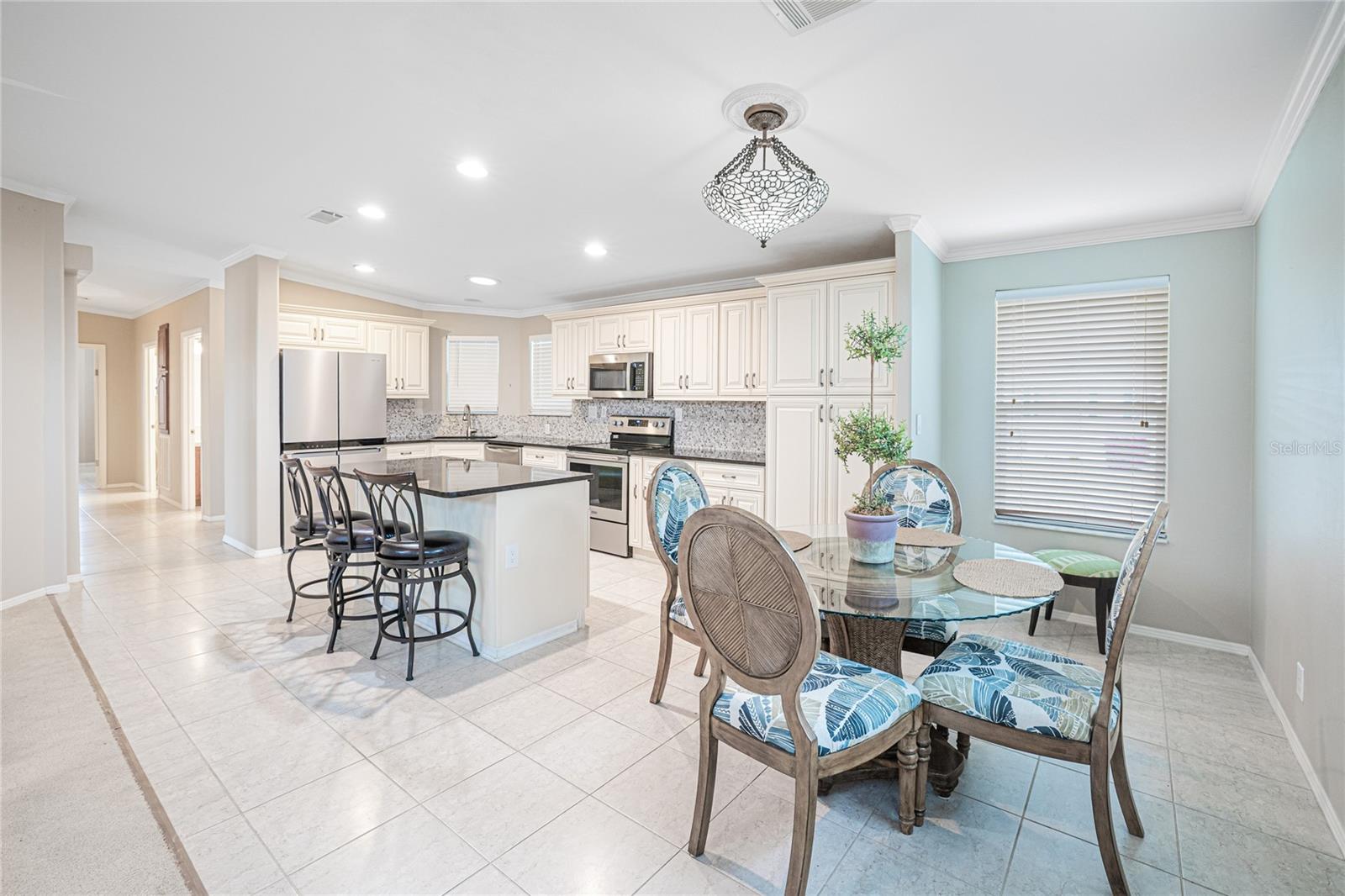 Image 7 of 41 For 14 Freeman Avenue