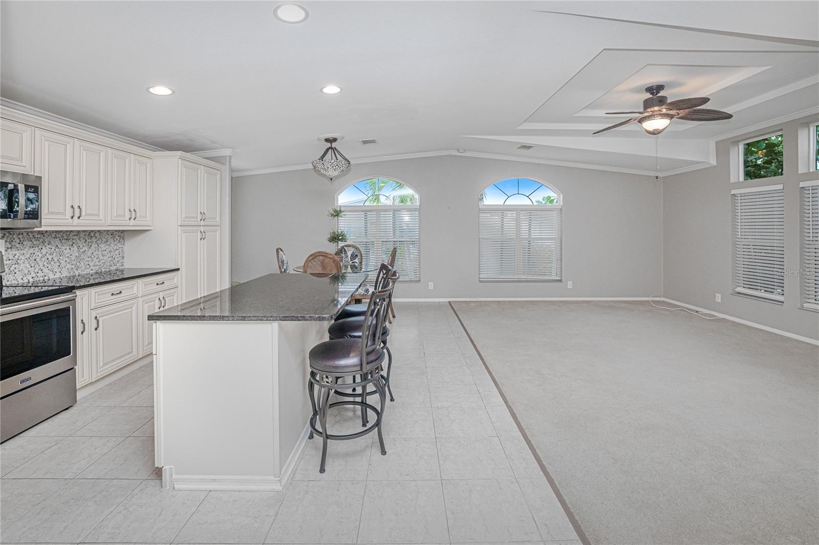 Image 8 of 41 For 14 Freeman Avenue