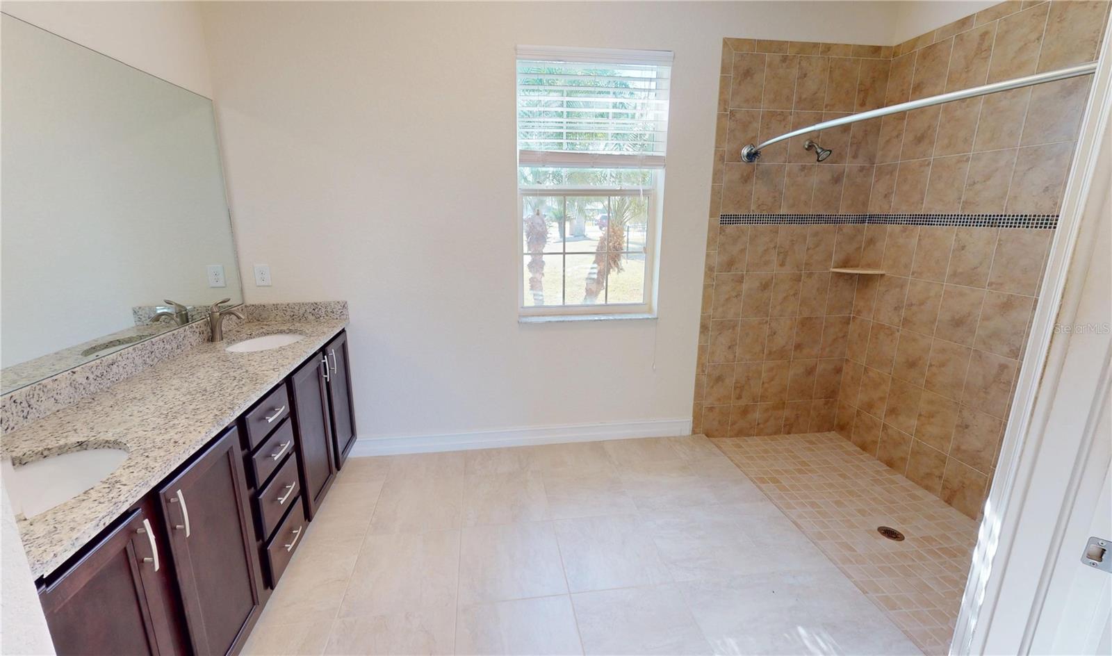 Image 14 of 33 For 7505 Carissa