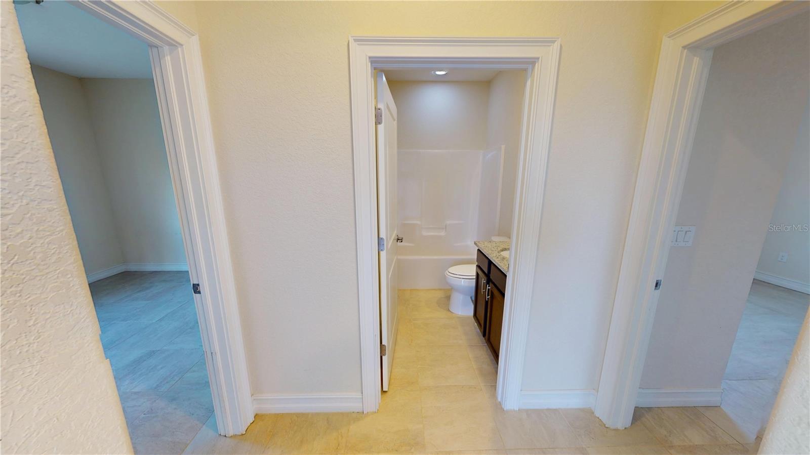 Image 16 of 33 For 7505 Carissa