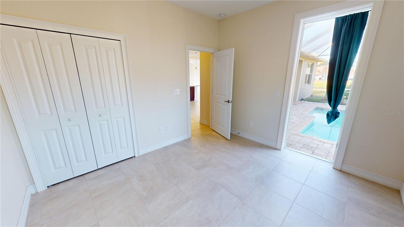 Image 21 of 33 For 7505 Carissa