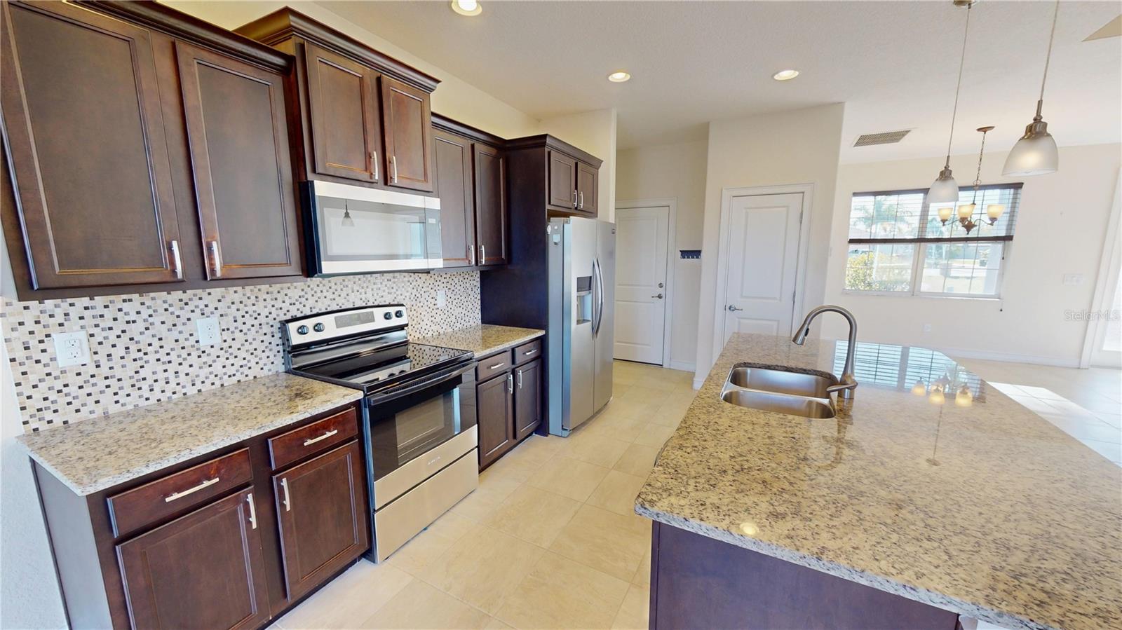 Image 8 of 33 For 7505 Carissa