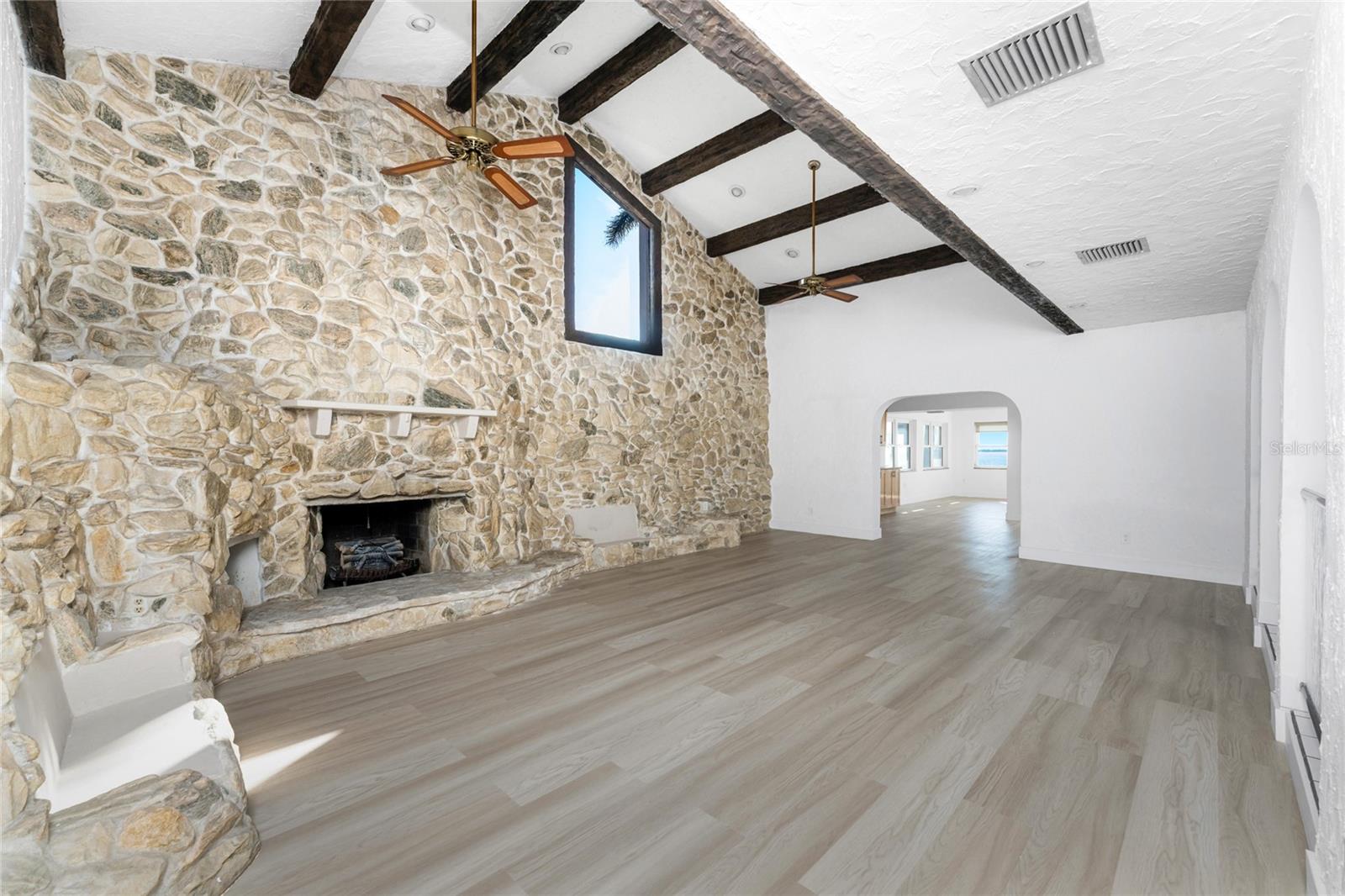 Image 10 of 92 For 341 Severin Road Se