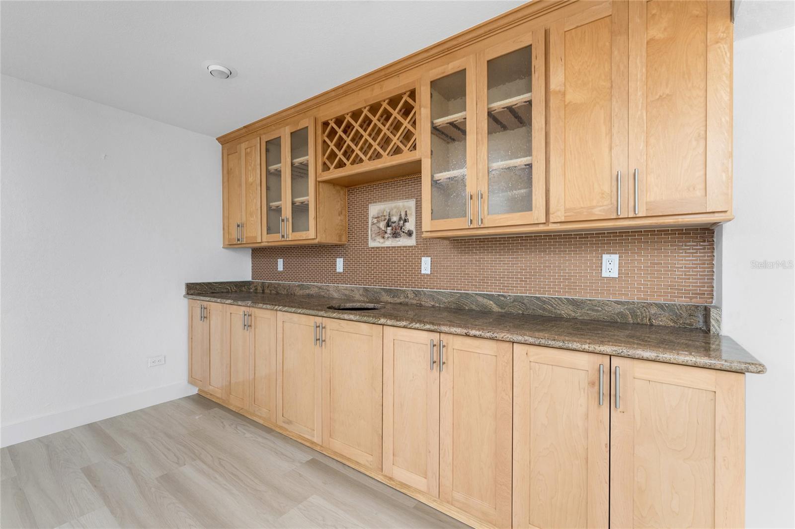 Image 16 of 92 For 341 Severin Road Se