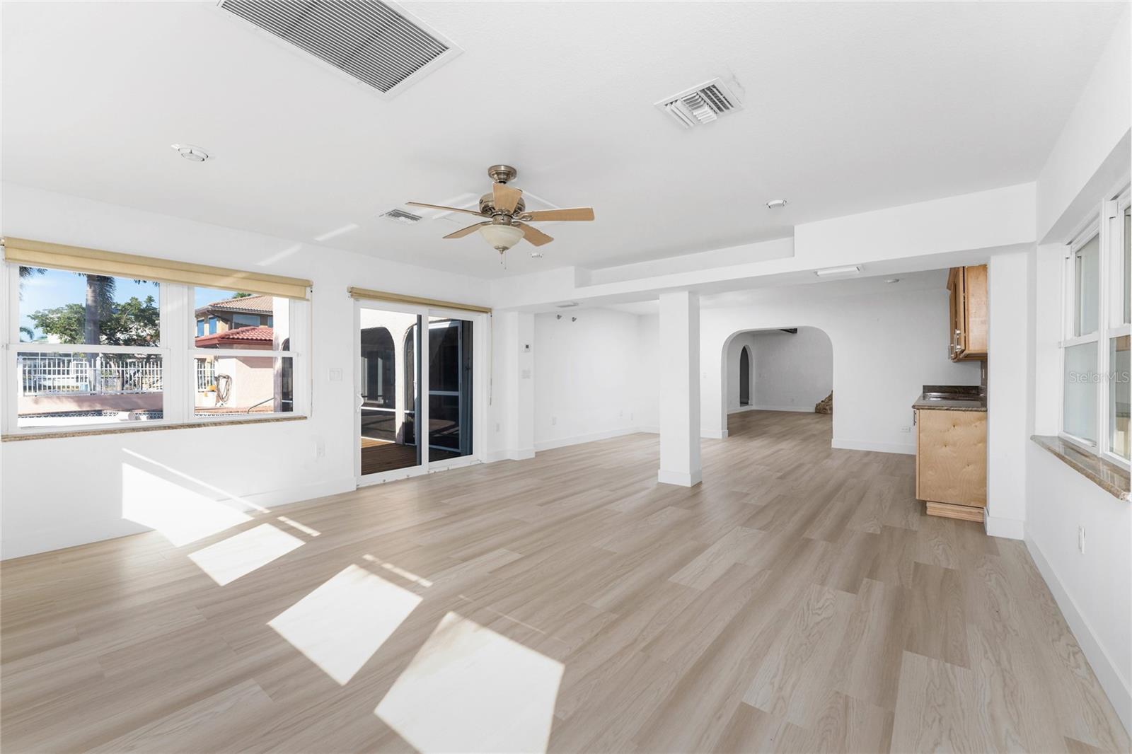 Image 17 of 92 For 341 Severin Road Se