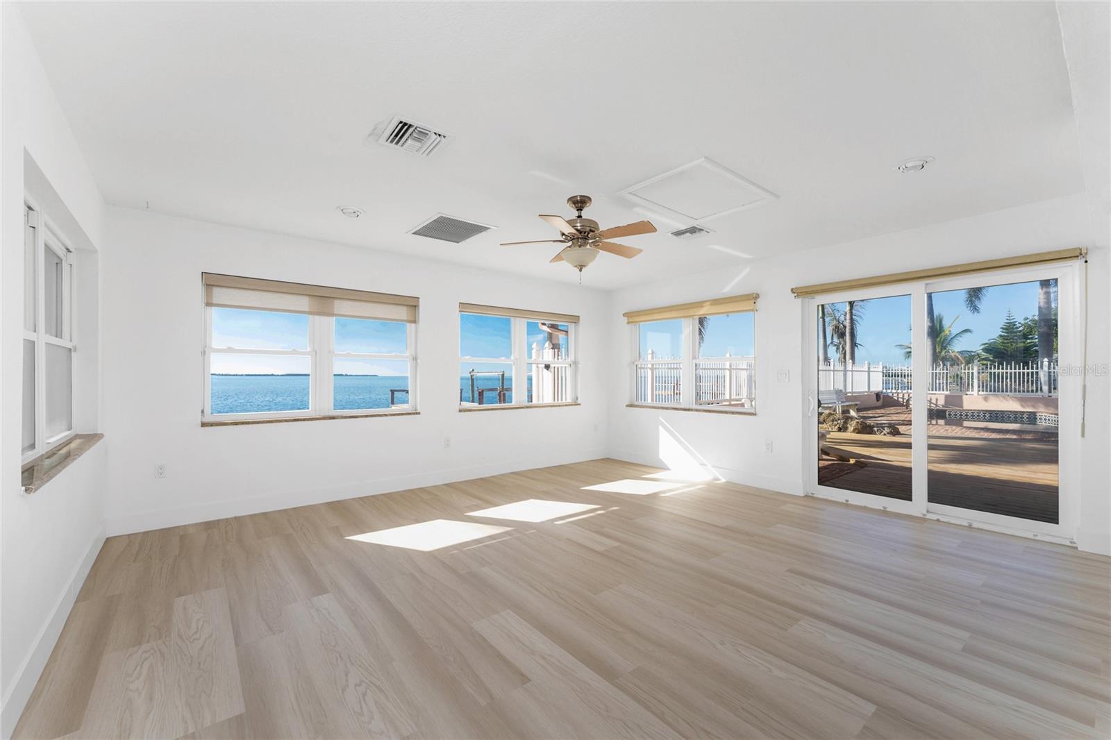 Image 19 of 92 For 341 Severin Road Se