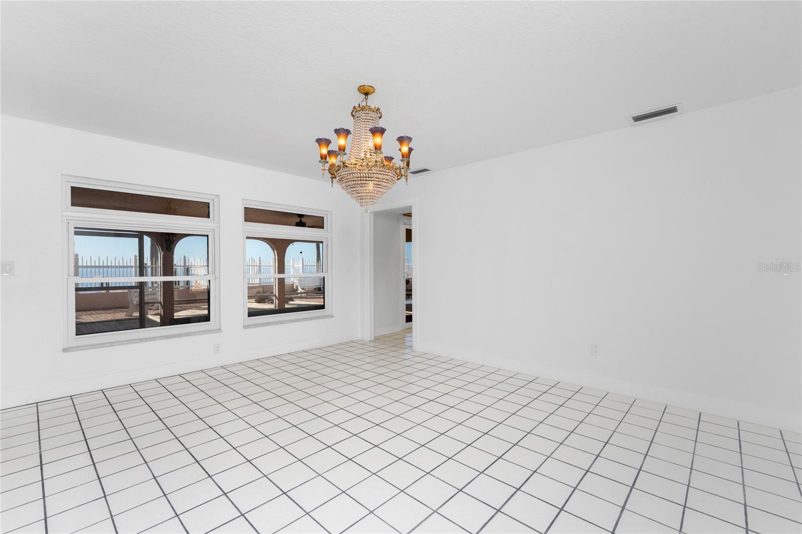 Image 21 of 92 For 341 Severin Road Se