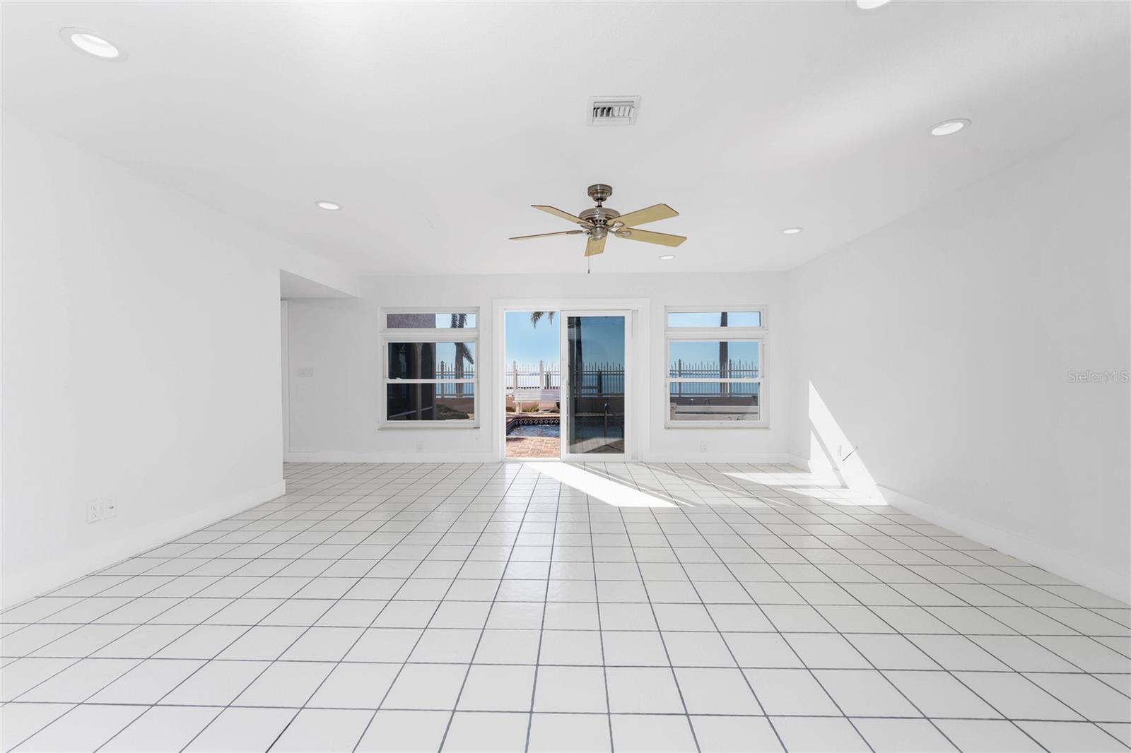 Image 30 of 92 For 341 Severin Road Se