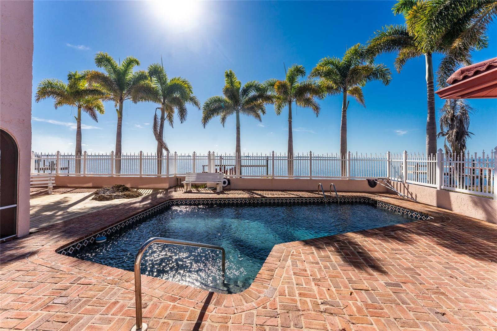 Image 4 of 92 For 341 Severin Road Se