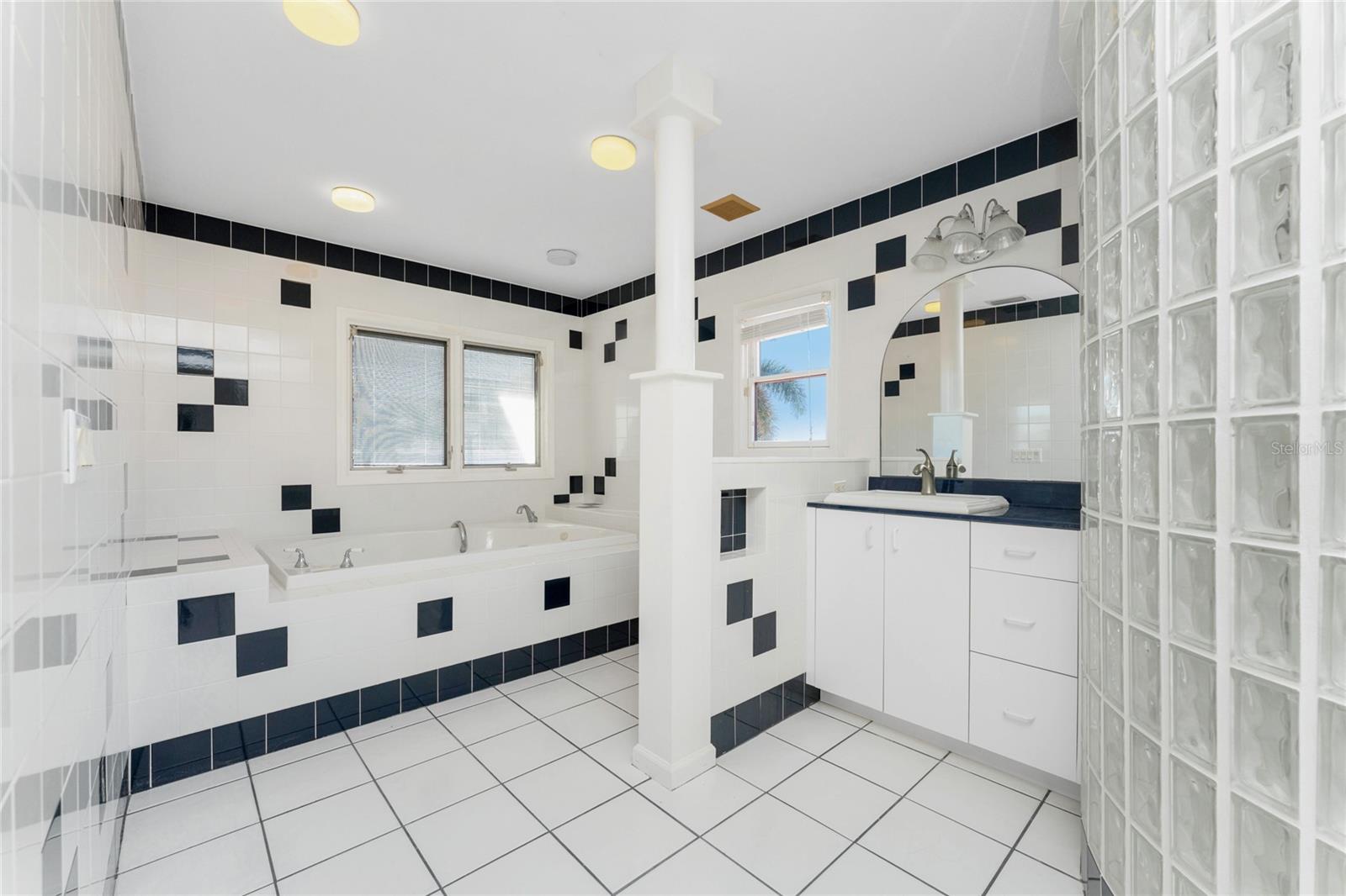 Image 68 of 92 For 341 Severin Road Se