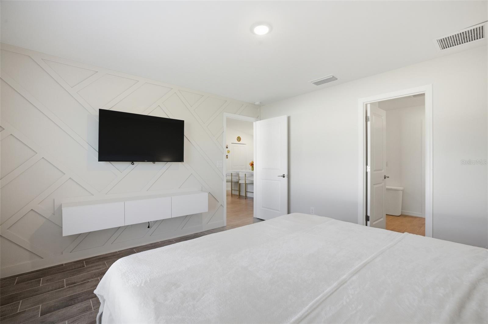 Image 20 of 41 For 1910 27th Place