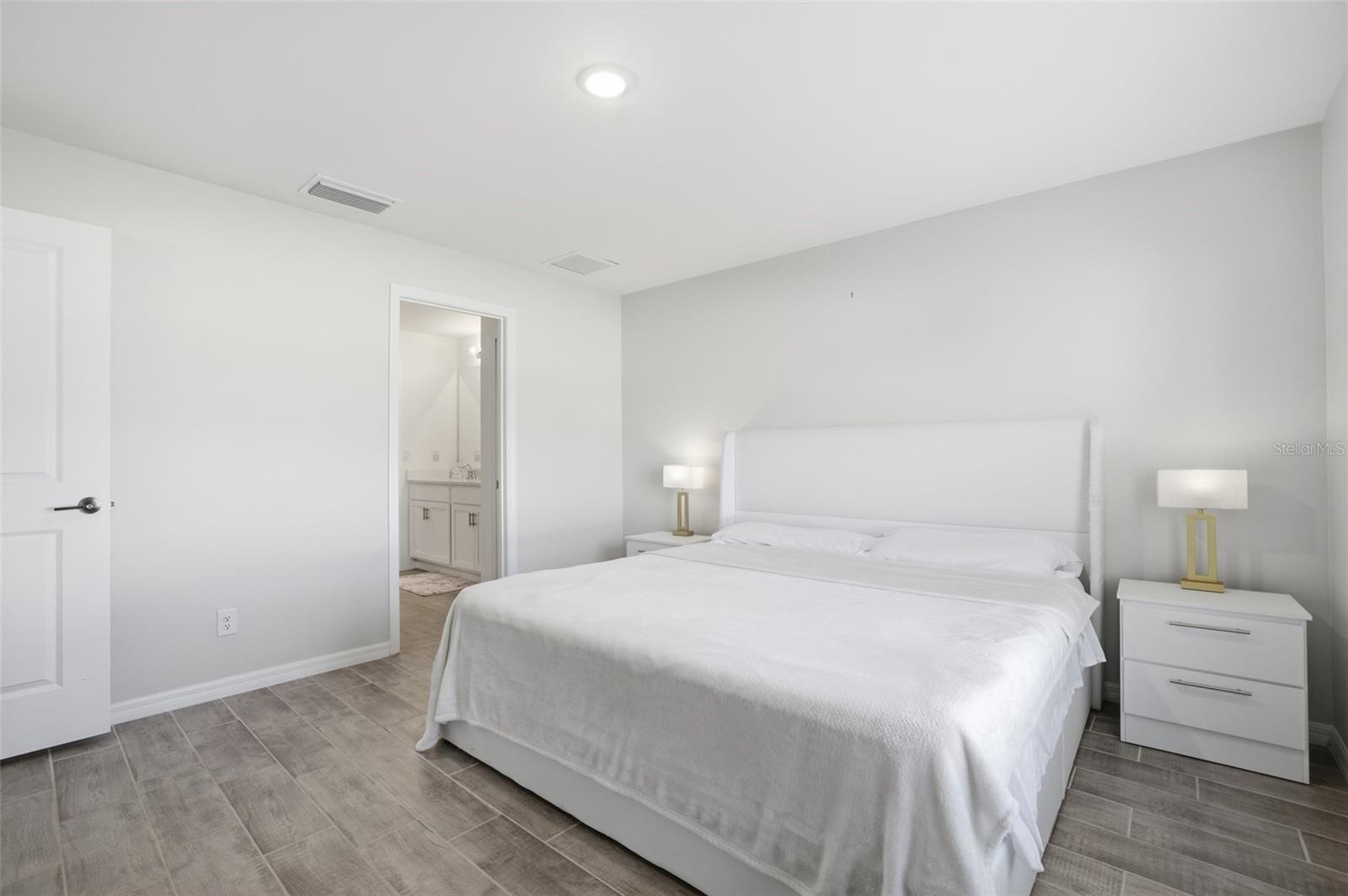 Image 21 of 41 For 1910 27th Place